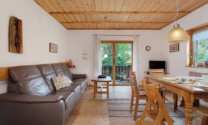 Waldbeuren Apartment | Apartment 'Schneckenhaus' with Shared Garden, Balcony and Wi-Fi