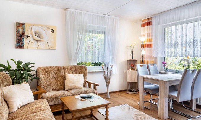 Naumburg Apartment | Apartment 'Schneeweißchen' with Private Terrace and Wi-Fi
