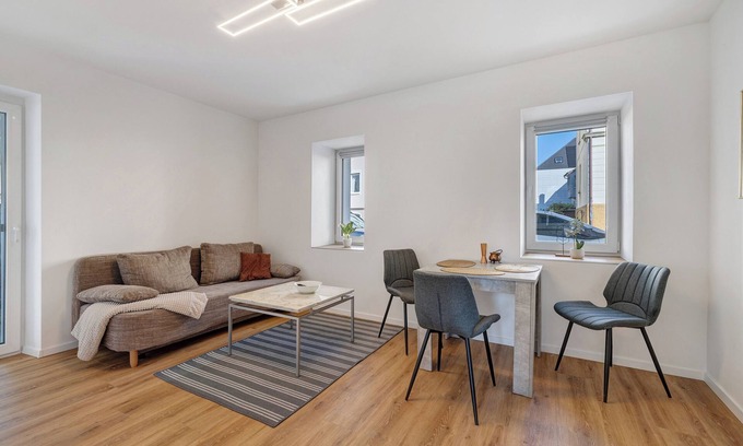 Ebingen Apartment | Apartment 'Schöne Garten' with Mountain View, Wi-Fi and Air Conditioning