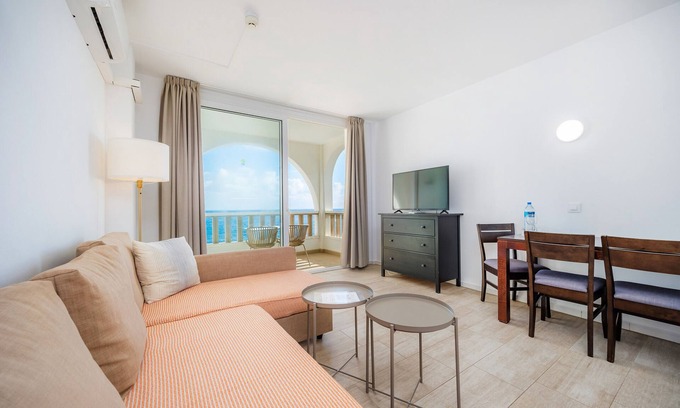 Portocolom Apartment | Apartment 'Sea View Room 106' with Shared Pool, Wi-Fi and Air Conditioning