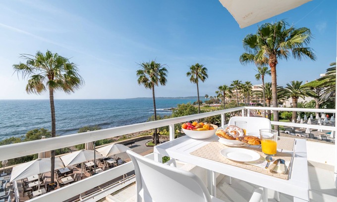 Cala Bona Apartment | Apartment 'Ses Roques' with Sea View, Wi-Fi and Air Conditioning