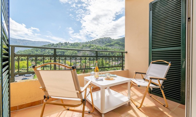 Puerto de Soller Apartment | Apartment 'Soller Beach' with Balcony and Wi-Fi