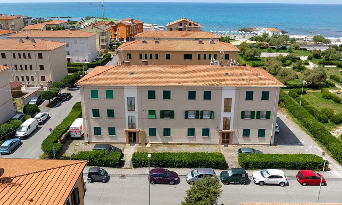 Rosignano Solvay Apartment | Apartment 'Spiagge Bianche' with Air Conditioning
