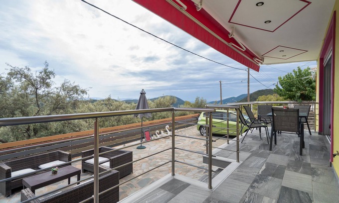 Sivros Apartment | Apartment 'Spiri's House' with Private Terrace, Wi-Fi and Air Conditioning
