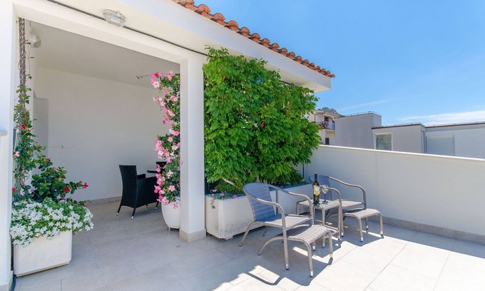 Omis Apartment | Apartment Sreta (31031-A1) - Omis