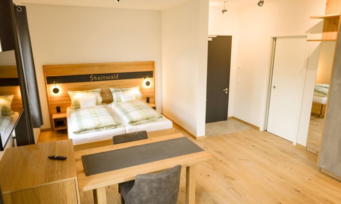 Muenchberg Apartment | Apartment-Steinwald-Mobility bath-Terrace