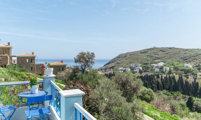 Steniai Apartment | Apartment "Stenies' Nook Family Home" with Sea View, Shared Garden & Wi-Fi