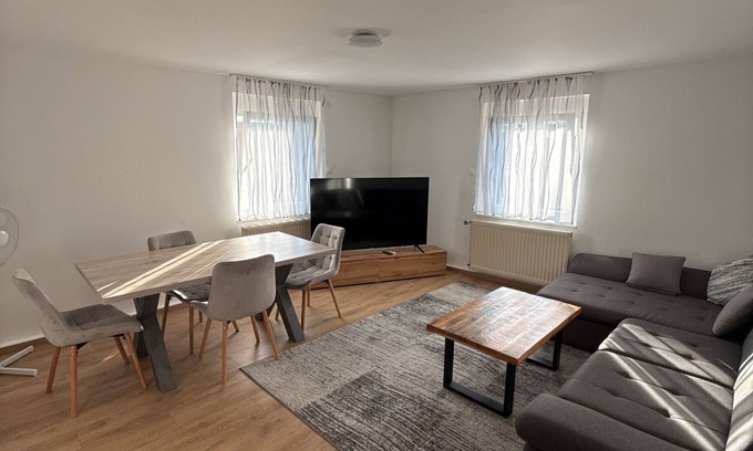 Legelshurst Apartment | Apartment 'Strasbourg' with Wi-Fi