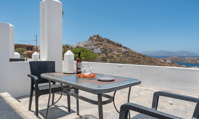 Ios Apartment | Apartment 'Studio 4' with Sea View, Wi-Fi and Air Conditioning