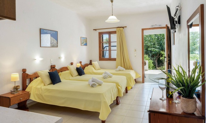 Astypalaia Apartment | Apartment 'Studios Asterias 4' with Shared Terrace, Wi-Fi and Air Conditioning