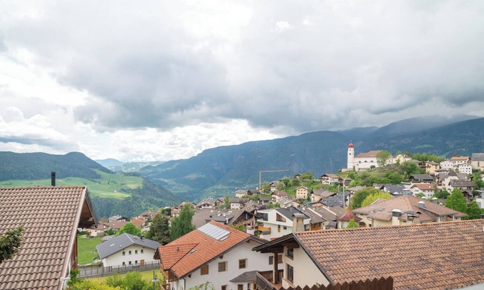 Lajen Apartment | Apartment 'Stuflesser' with Mountain View, Private Terrace and Shared Garden