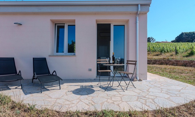 Aglientu Apartment | Apartment 'Sughereto 1' with Sea View, Wi-Fi and Air Conditioning