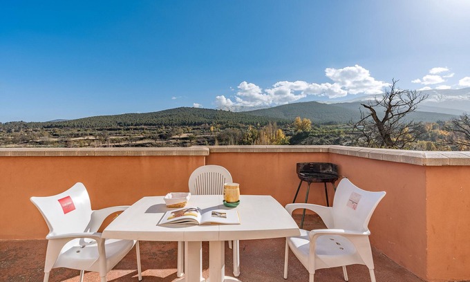 Jerez del Marquesado Apartment | Apartment 'Tizná' with Mountain View, Shared Terrace and Wi-Fi