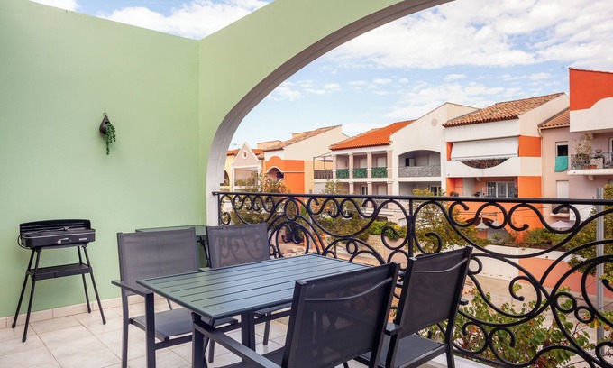 Saint-Cyr-sur-Mer Apartment | Apartment 'T2 Entièrement Rénové' with Sea View, Balcony & A/C