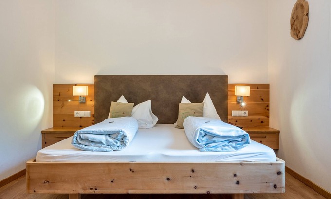 Laion Apartment | Apartment "Talblick 4" with Mountain View, Garden & Wi-Fi