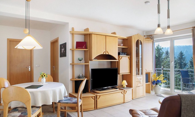 Oberhof Apartment | Apartment 'Tannenblick 7-4' with Mountain View, Shared Garden and Wi-Fi