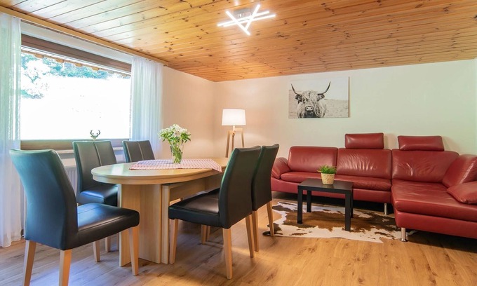 Oppenau Apartment | Apartment ‘Tannenhöhe’ with mountain view, balcony and Wi-Fi