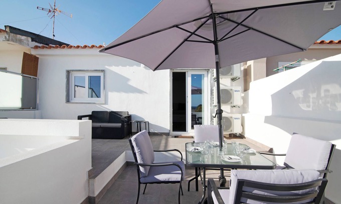 Vila Real Santo Antonio Apartment | Apartment "Telmus Villa 1 Andar" with Sea View, Private Terrace & Wi-Fi