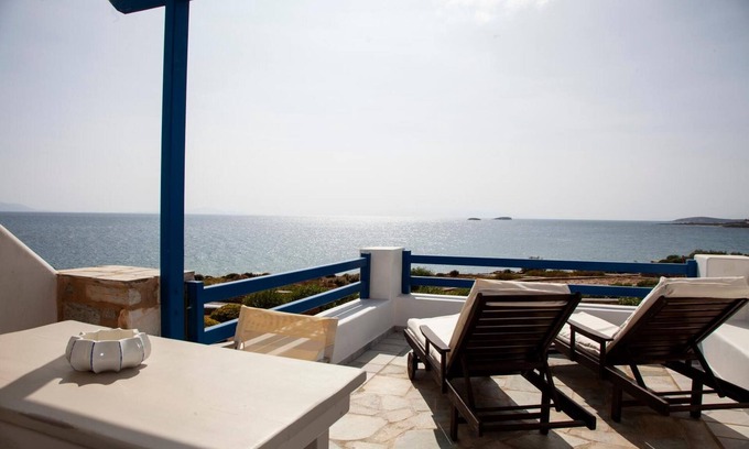 Logaras Apartment | Apartment 'The Aegean Junior Suite' with Sea View, Wi-Fi and Air Conditioning