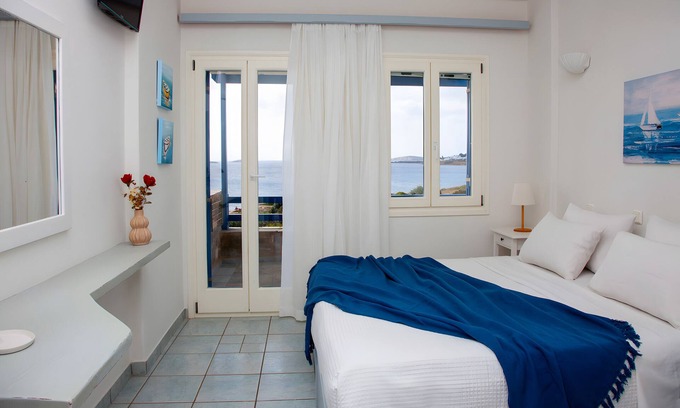 Logaras Apartment | Apartment 'The Icarian Double Room' with Sea View, Wi-Fi and Air Conditioning