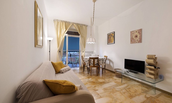 Lavagna Apartment | Apartment 'The Riviera' with Balcony and Wi-Fi