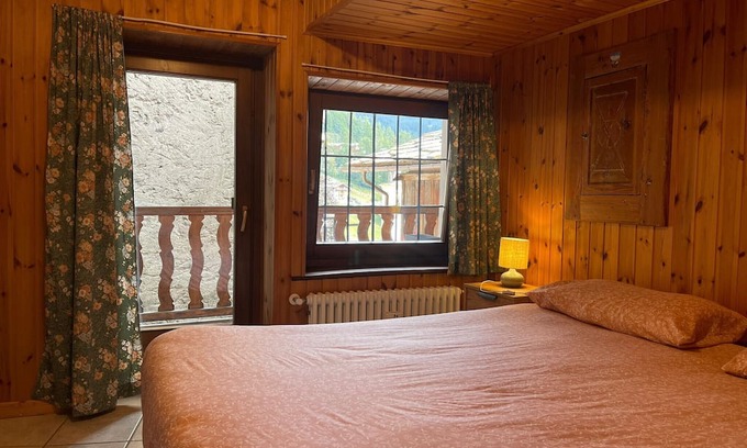 Paquier House | Apartment 'Tillier Valtournenche' with Mountain View, Balcony and Wi-Fi