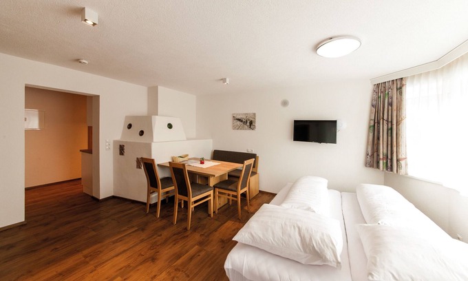 Pettneu am Arlberg Apartment | Apartment 'Top 1 Galzig' with Mountain View, Private Garden and Wi-Fi