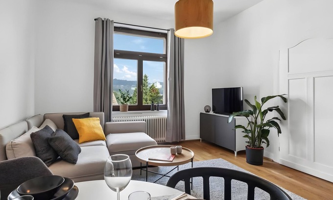 Wuppertal Apartment | Apartment 'Top Wohnung-neu-20 Min Nach Dus' with Wi-Fi