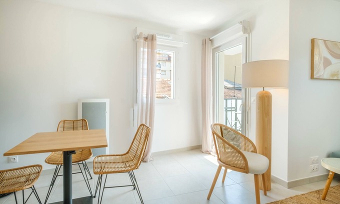 Saint-Roch Apartment | Apartment 'Tout Confort' with Balcony and Wi-Fi