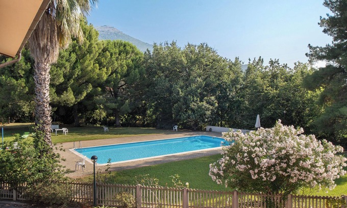 Cisano sul Neva Apartment | Apartment 'Tra Monti E Mare' with Mountain View, Wi-Fi and Air Conditioning