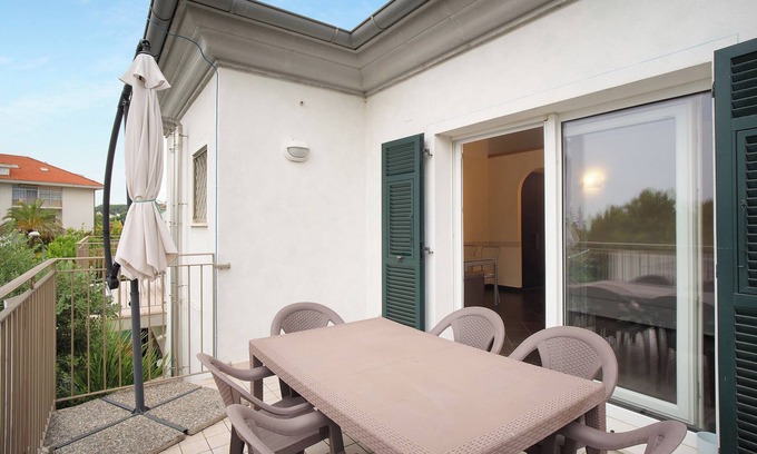 Diano Castello Apartment | Apartment 'Trilocale Con Piscina Vista Mare' with Sea View, Wi-Fi and Air Conditioning