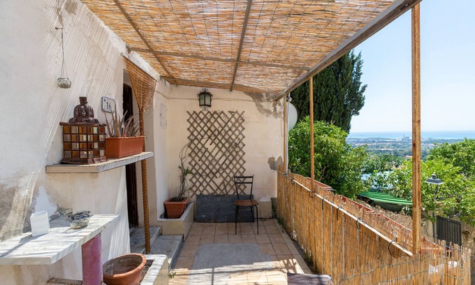 Rosignano Marittimo Apartment | Apartment 'Un Pezzo di Storia vicino al Mare' with Garden