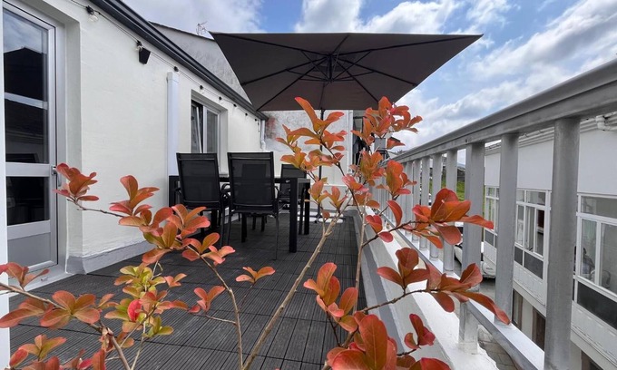 Viveiro Apartment | Apartment 'Valdeflores' with Private Terrace, Balcony and Air Conditioning