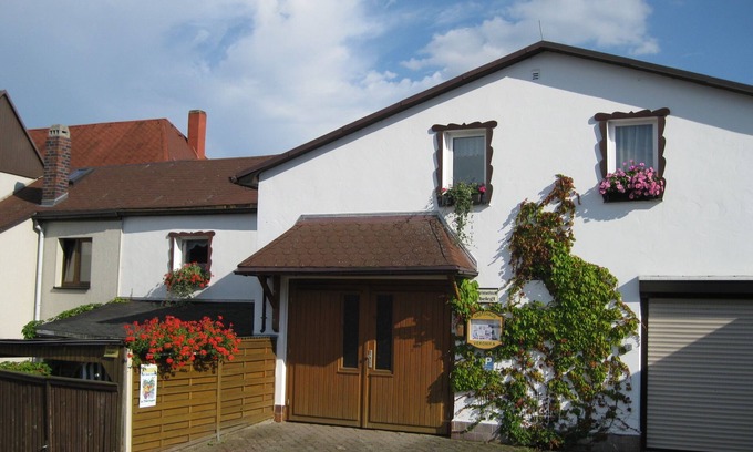 Unterporlitz Apartment | Apartment 'Veronika' with Shared Terrace, Garden and Wi-Fi