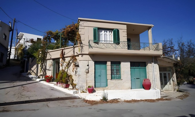Marmaketon Apartment | Apartment 'Vilaeti Stone House - Cretan Cozy' with Mountain View, Private Terrace and Wi-Fi