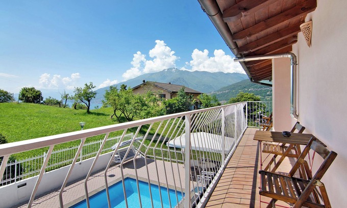 Segna Apartment | Apartment 'Villa Adele' with Lake View, Private Pool and Wi-Fi