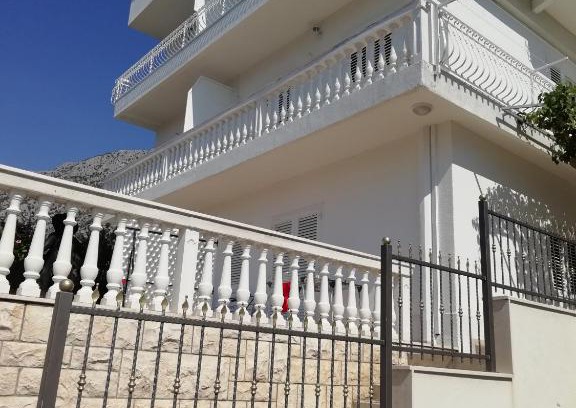 Zivogosce Apartment | Apartment Villa Bajna