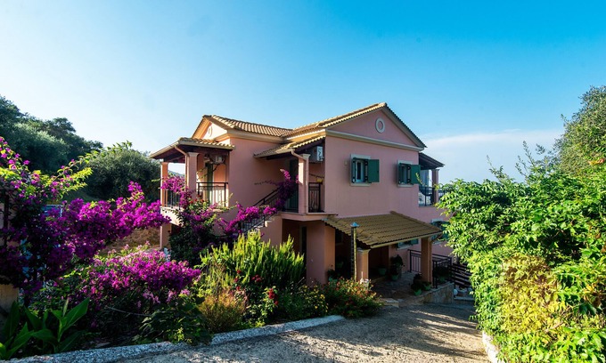 Messonghi Apartment | Apartment 'Villa Pepy Studio 2' close to the Beach with Garden & Wi-Fi