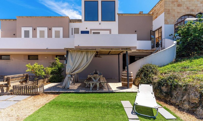 Il Monte Apartment | Apartment 'Villa Sunrise' with Shared Terrace, Wi-Fi and Air Conditioning