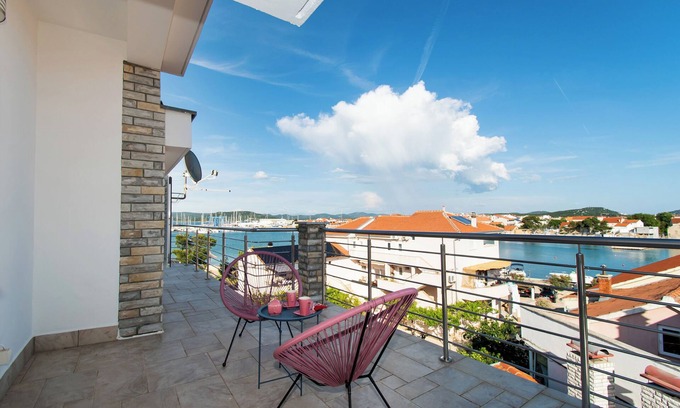 Murter Apartment | Apartment Villa Zlatna (96131-A1) - Betina