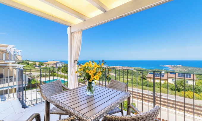 Paduledda Apartment | Apartment "Vista Bocche di Bonifacio" with Outdoor Pool