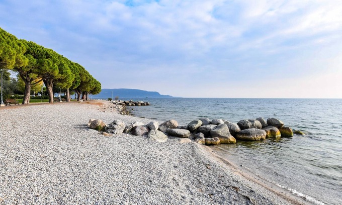 Aer Apartment | Apartment "Vista Lago" with Lake Views, Private Terrace & Garden
