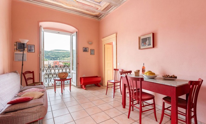 Bosa Historic Centre Apartment | Apartment 'Vista Sul Fiume' with Lake View, Wi-Fi and Air Conditioning