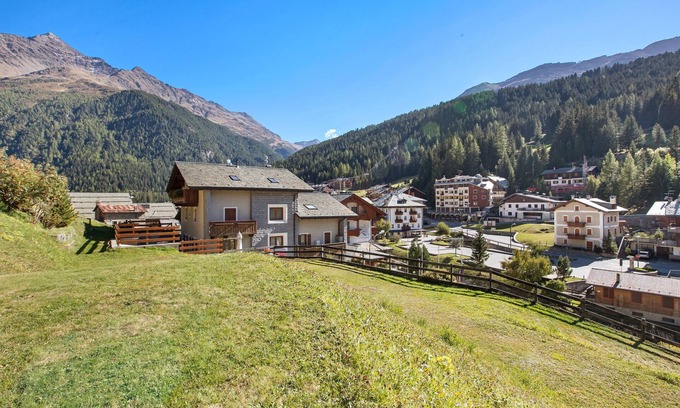 Santa Caterina Valfurva Apartment | Apartment 'Vittoria Trilo' with Mountain View, Terraces & Wi-Fi