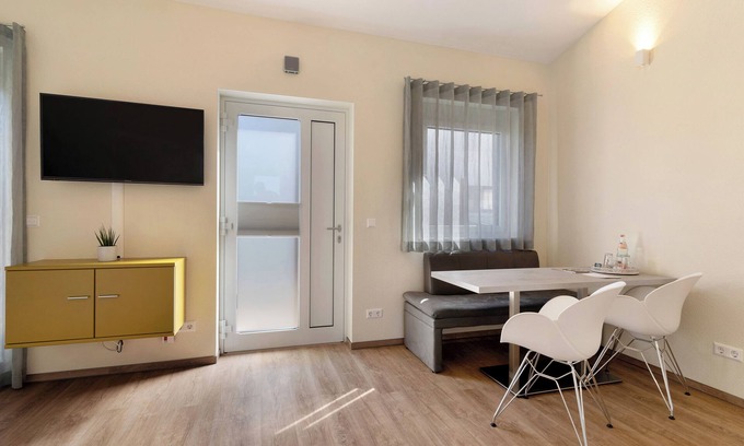 Herbolzheim Apartment | Apartment 'Weißer Rain' with Wi-Fi