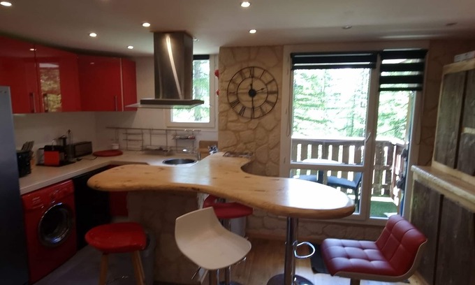 Isola Apartment | Apartment* Wifi * Spacious * Modern *4/5 Persons