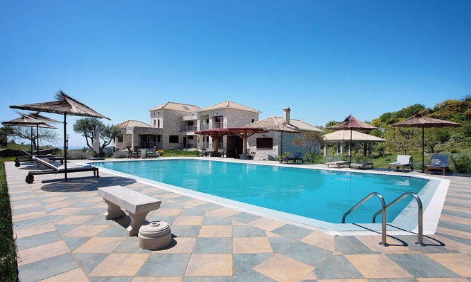 Maries House | Apartment 'Wild Fig Retreat Alati' with Shared Pool, Wi-Fi and Air Conditioning