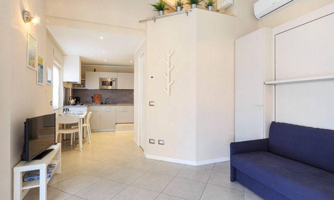 Massino Visconti Apartment | Apartment with lake view terrace