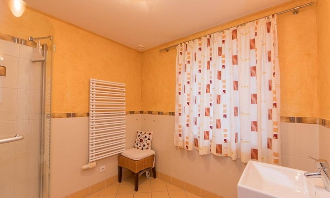Rain Apartment | Apartment with 2 bedrooms and balcony - Appartementhaus Anna