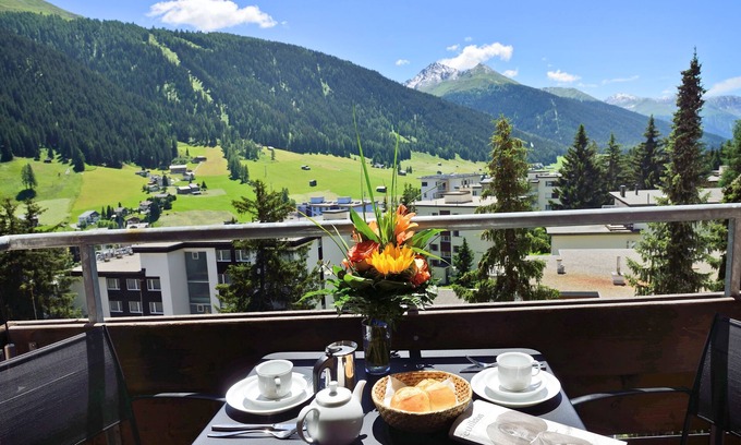 Davos Apartment | Apartment with a fantastic mountain view, qiet, sunny, central